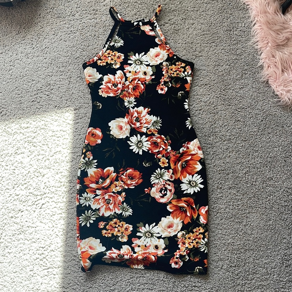 Dress, cute straps, flower design, fits great, size M, stretchy material.